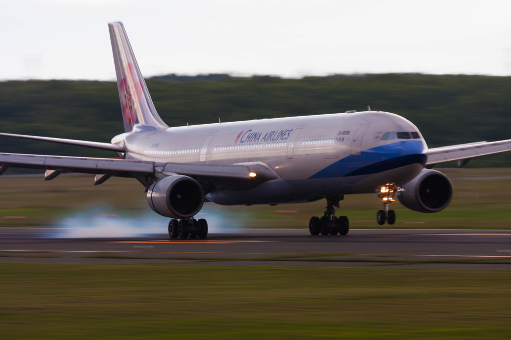 Touch down with a powerful ！
