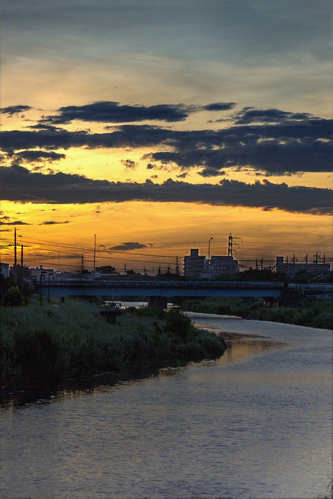 DSC08622 　さざ波 映して川は流れる