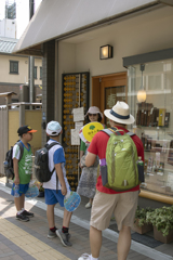DSC02883 算盤やさんのお店と外国人