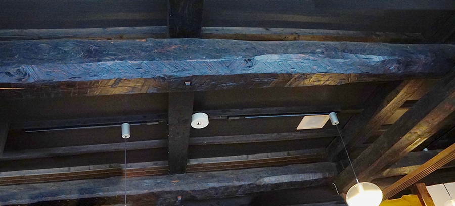 DSC06601  年月に輝く梁