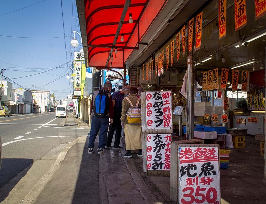 DSC00301 旅人と魚屋さん