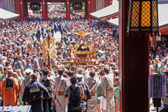 DSC06745 仲見世通りの祭りもよう.