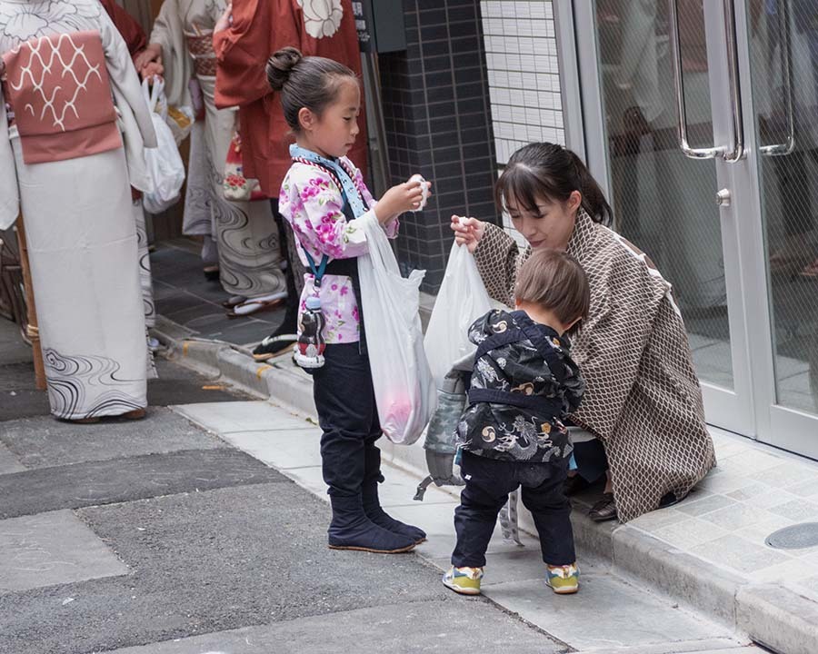 DSC09483. 追憶 2018. 三社祭母と子