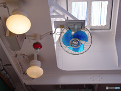 海王丸の教室の天井の懐かしいやつ