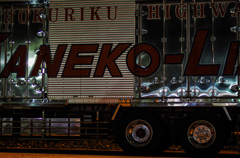 深夜トラック