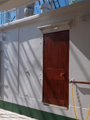 ドアは木製がいいな