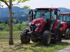 赤いトラクター 1