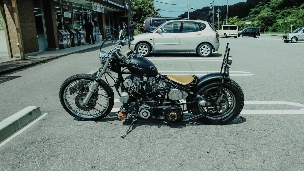 金沢大学ちかくのサークルＫにいたバイク