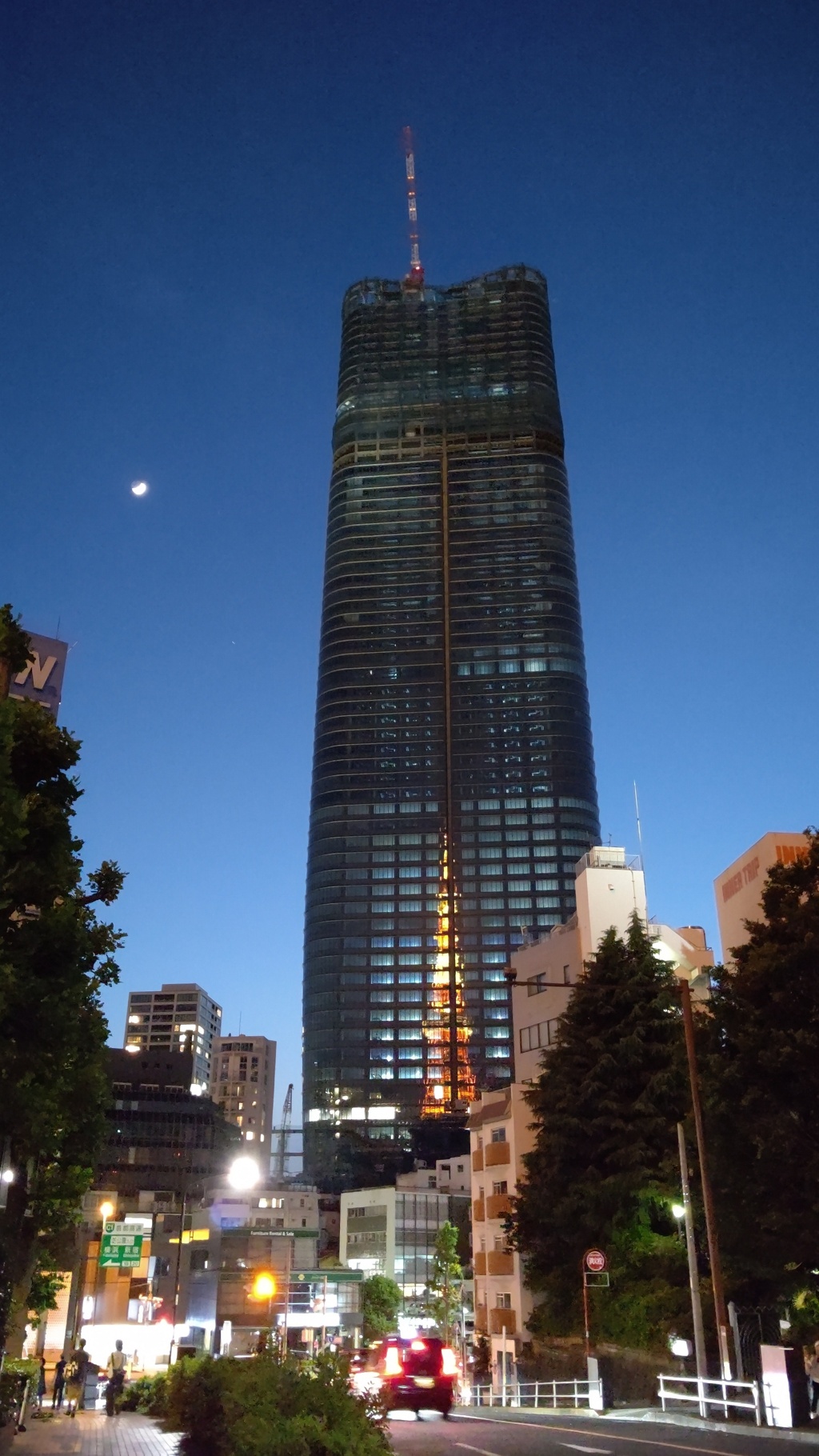 東京タワーライトアップ鏡像＋月１