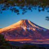 朝焼けの富士山