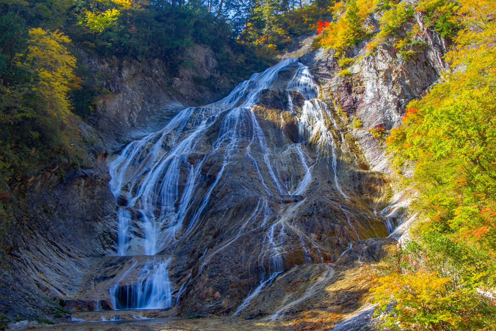紅葉の姥ヶ滝