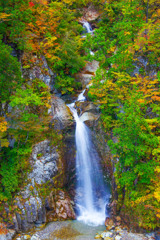 紅葉の岩底の滝