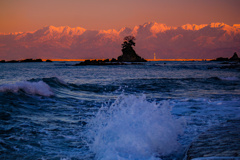 夕焼けの雨晴海岸