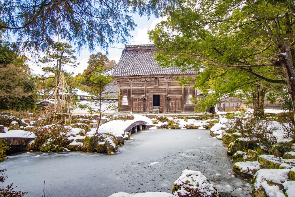雪の摩頂山国泰寺