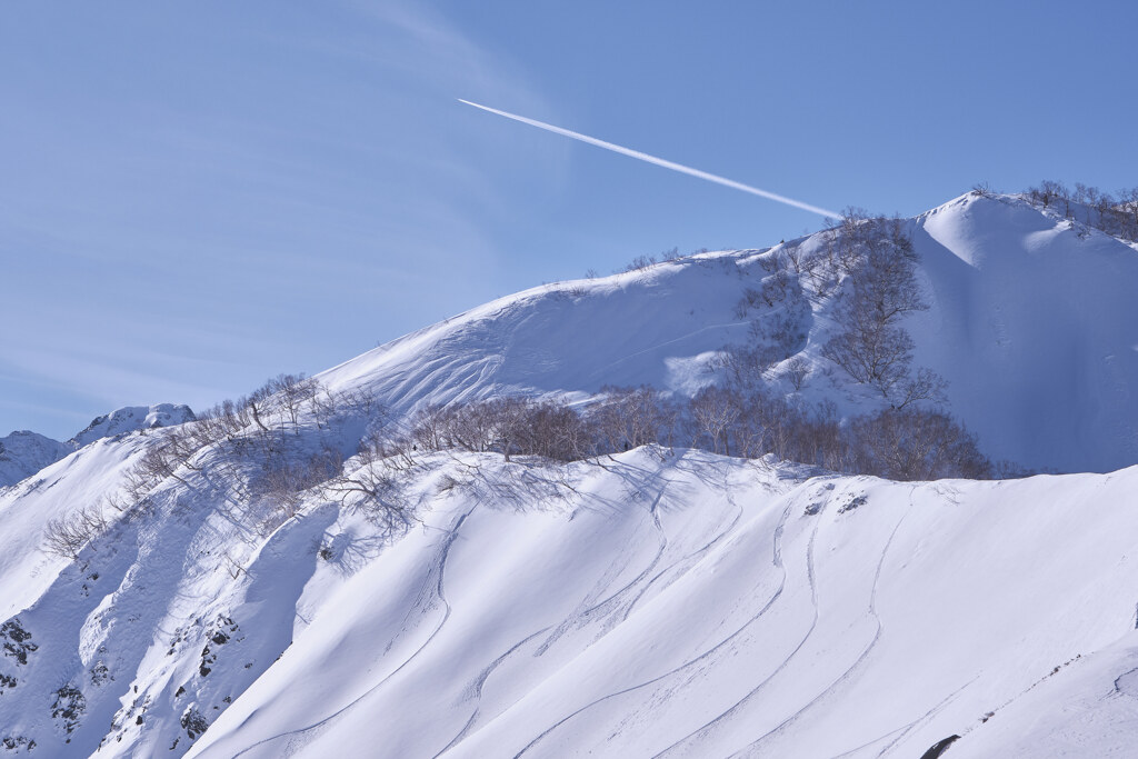 雪山と飛行機
