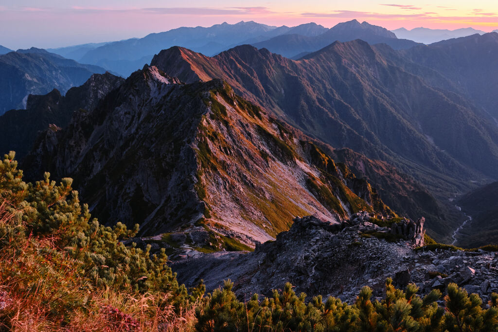 朝焼けの後立山