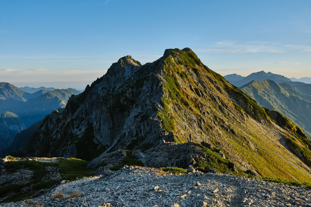 荒々しい山容