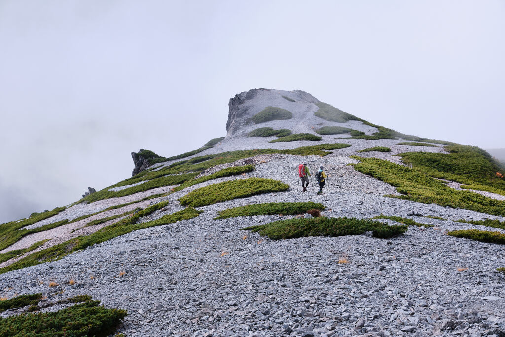 ガスの中の登山者