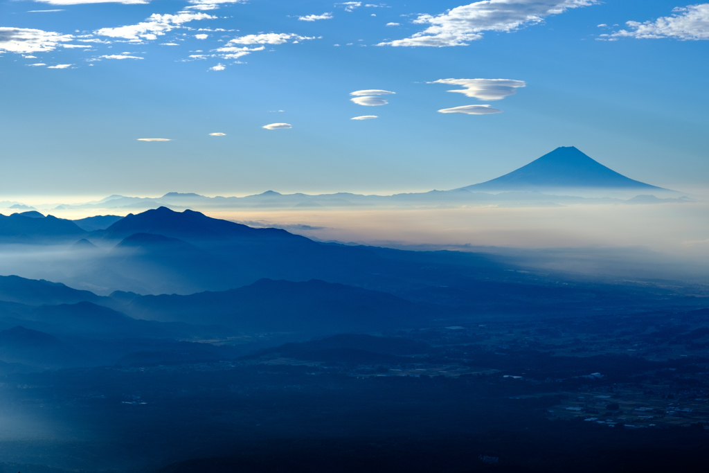 対峙する富士