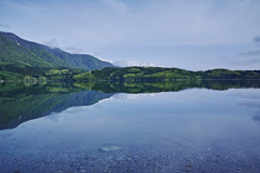 春の青木湖