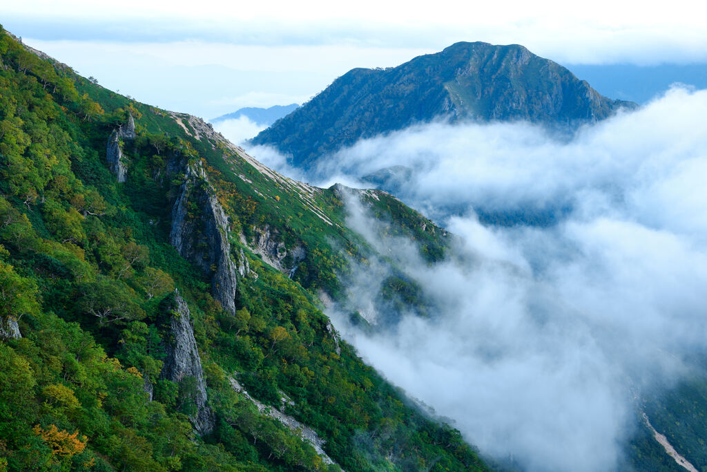 雲と山脈