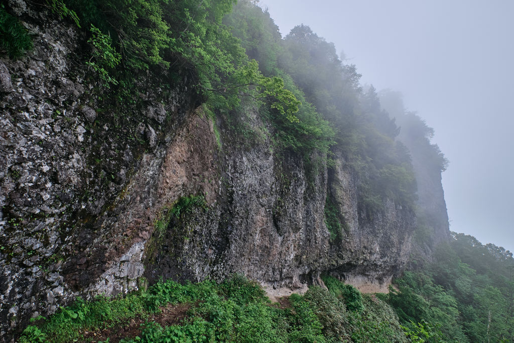 修験の岩壁
