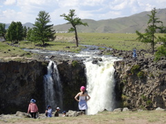 モンゴルの世界遺産　オルホン渓谷の見事な滝