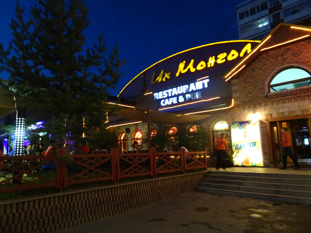 ウランバートル市街地のモンゴル料理レストラン