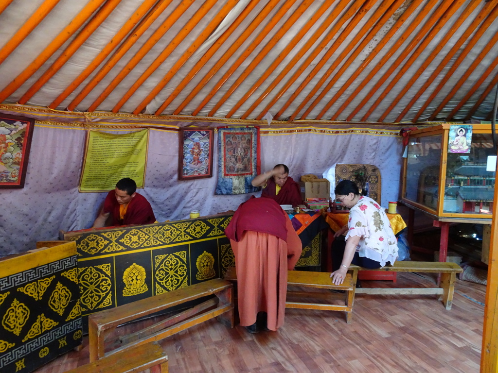 世界遺産　エルデネ・ゾーのラマ僧達(モンゴル国）