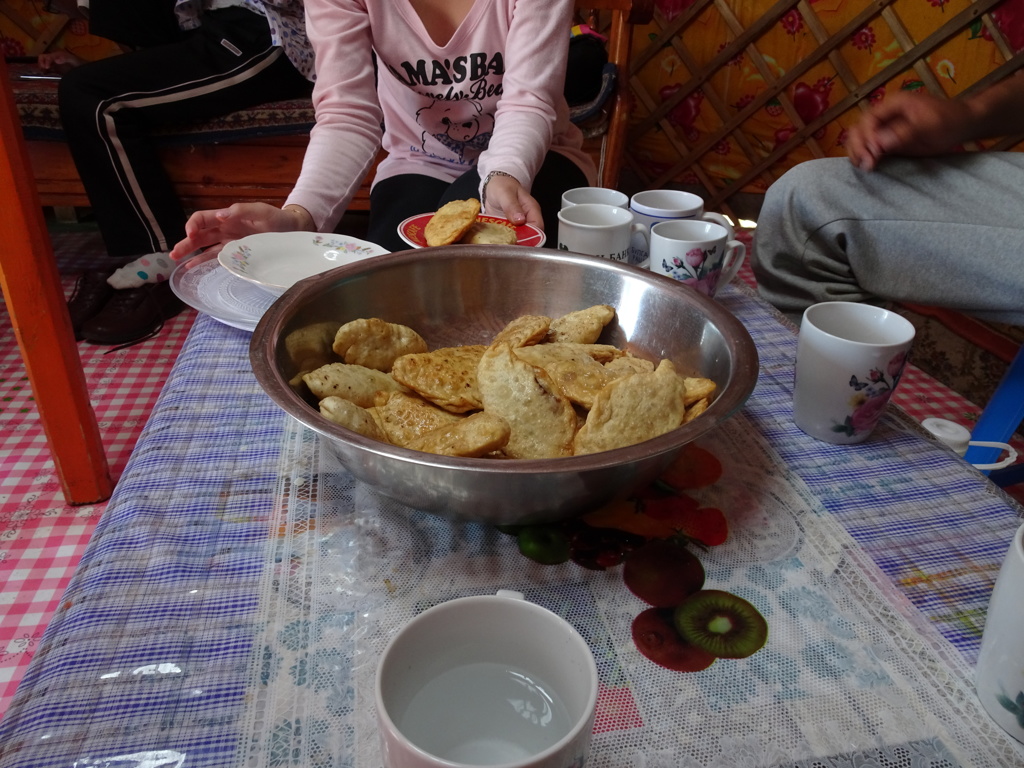 モンゴルの主要な料理　ホーシュル