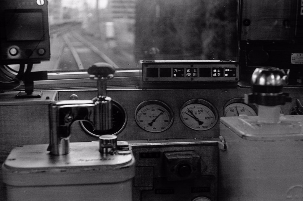 阪急電車最後列車両にて
