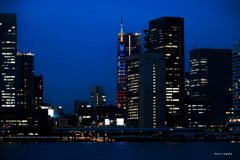 City at dusk（夕暮れの町）