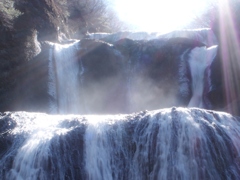 袋田の滝　朝の光