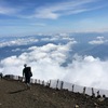 富士山　雲上を歩く