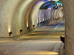 袋田の滝へのトンネル