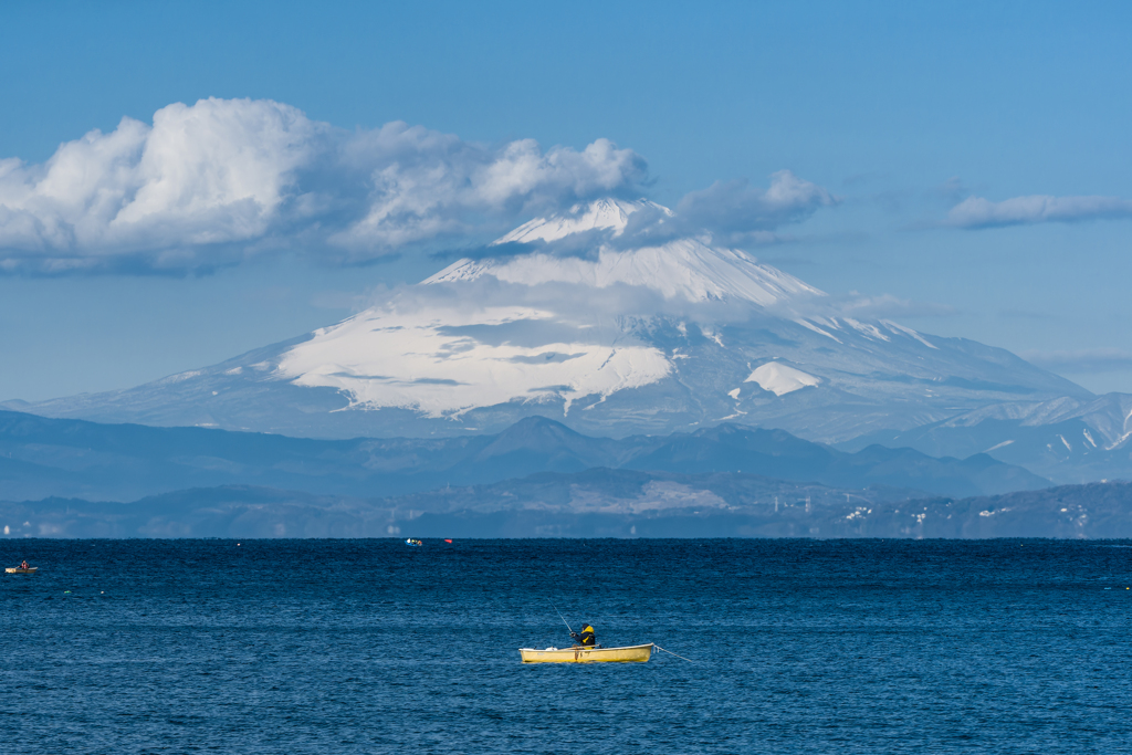 富士山と釣り人