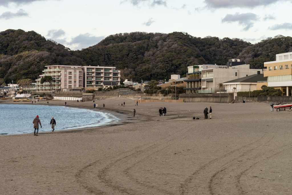 冬の森戸海岸