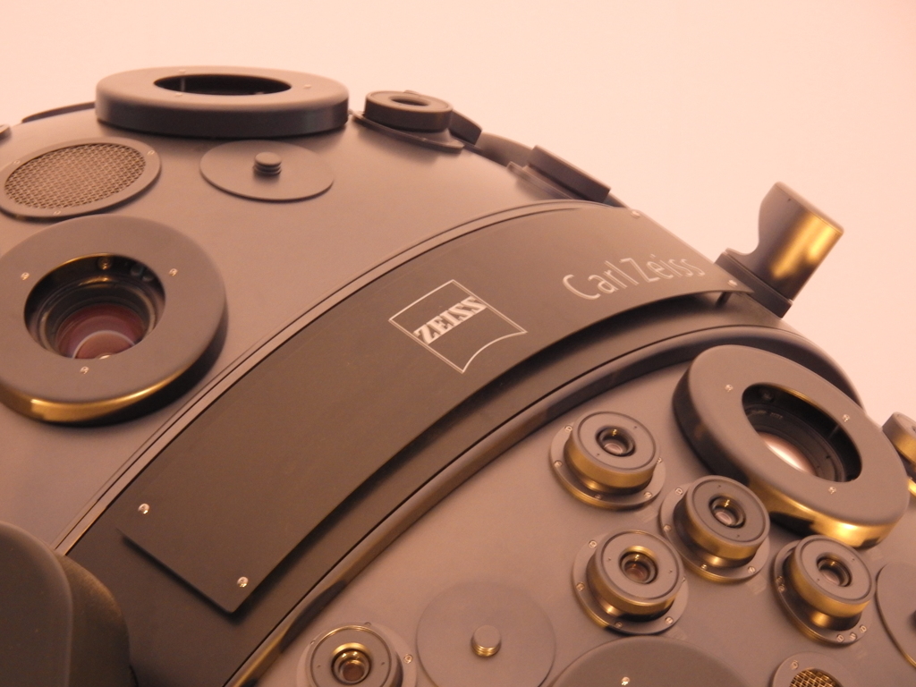 CARL ZEISS