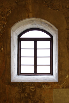 修道院のような窓