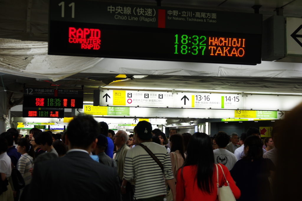 新宿駅の喧騒
