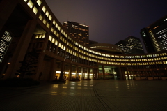 暗雲たちこめる東京都庁（なんちて）１