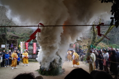 2015年　龍蔵寺　火渡り