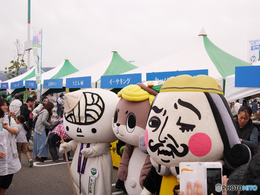 しんじょう君＆うどん脳＆イーサキングのスリーショット