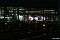 夜の駅を…