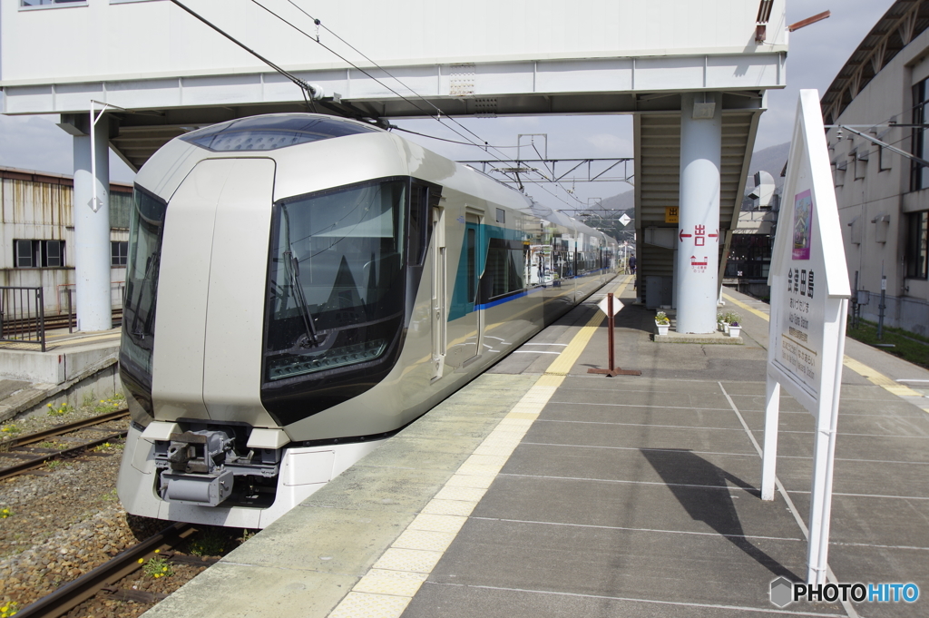 東武鉄道リバティ   田島駅にて