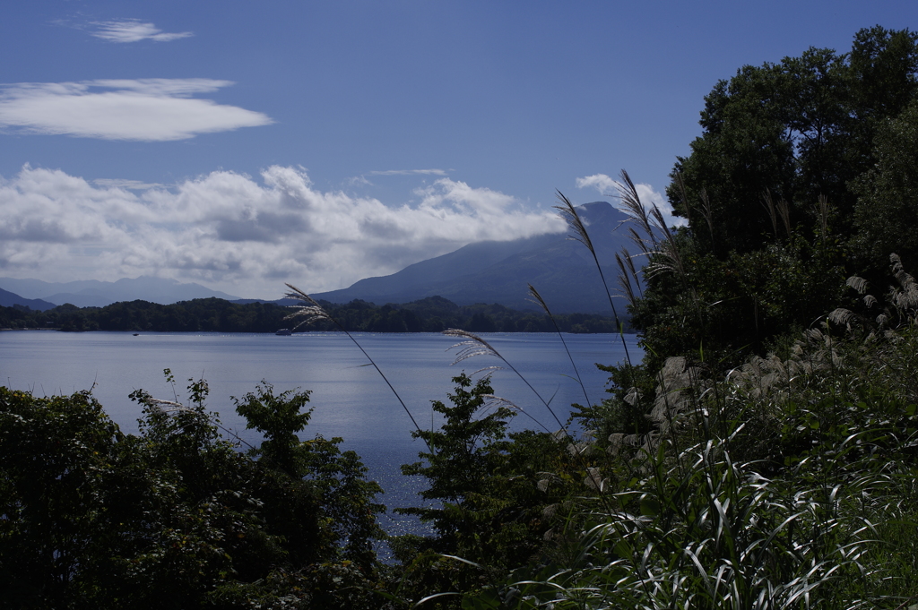 裏磐梯桧原湖と磐梯山