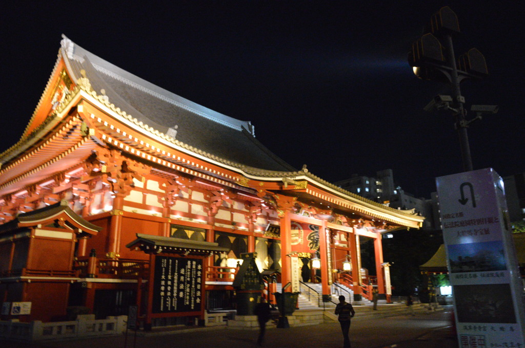 輝く浅草寺