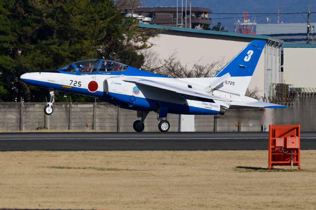 小牧　ブルーインパルス　着陸