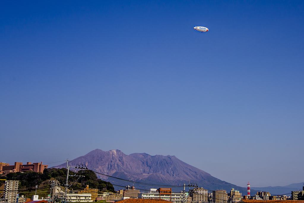 桜島と飛行船