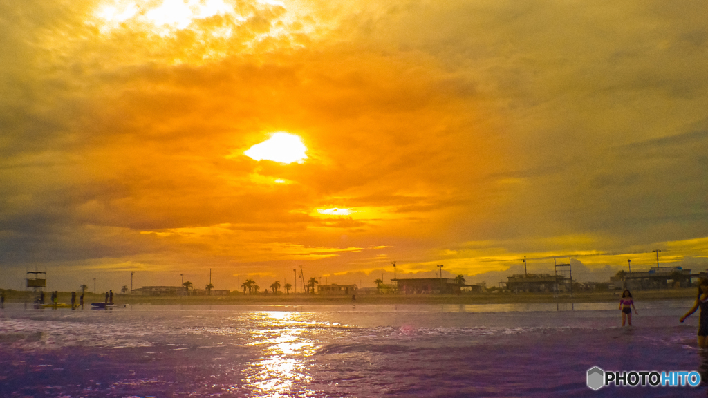 夕陽染まる海